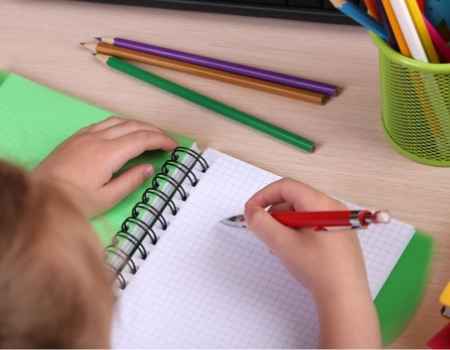 Cómo enseñarles a los niños a escribir en su diario todos los días